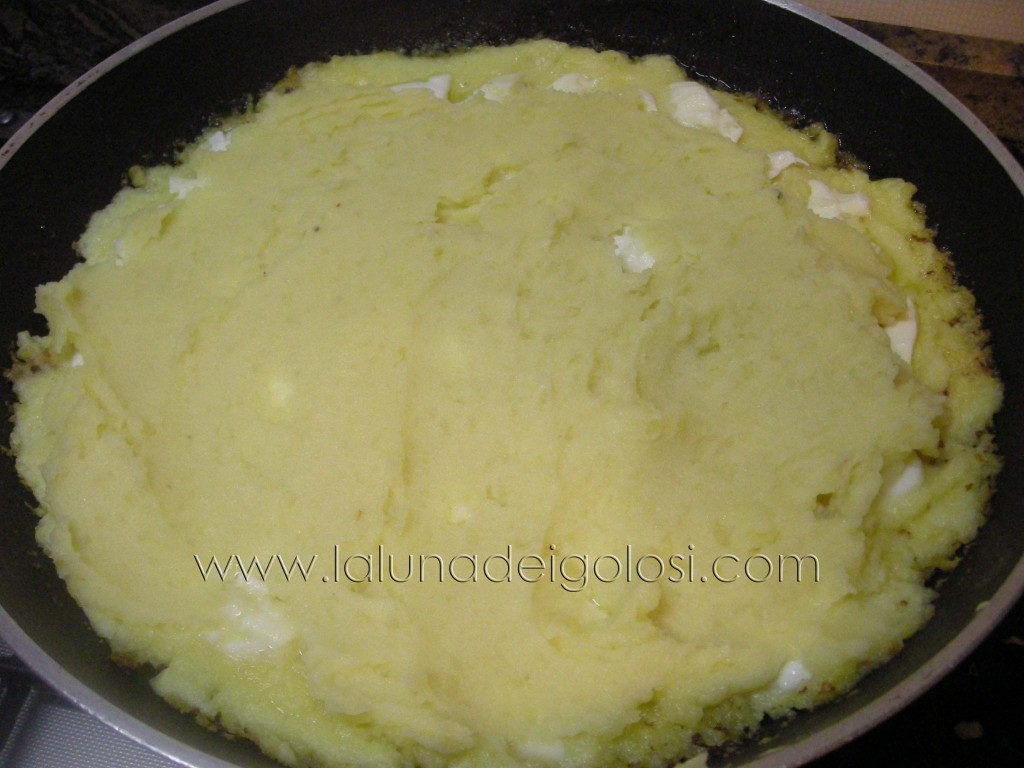 copri con il resto delle patate