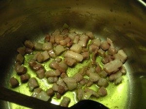 metti la pancetta e falla saltare per qualche minuto
