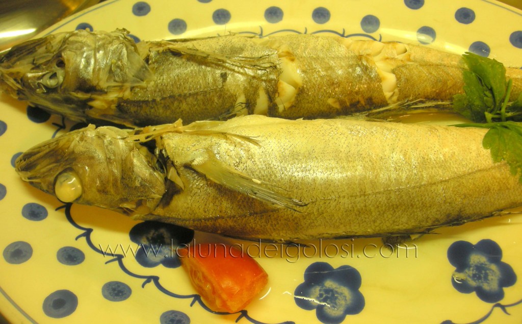 Merluzzo in bianco: dopo circa 10'/15  spegni il gas  e metti il pesce nel piatto