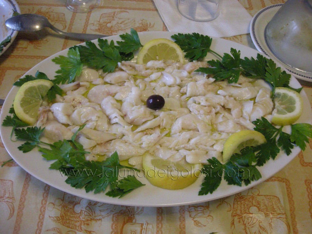 spinalo e condiscilo con olio, limone, prezzemolo, sale