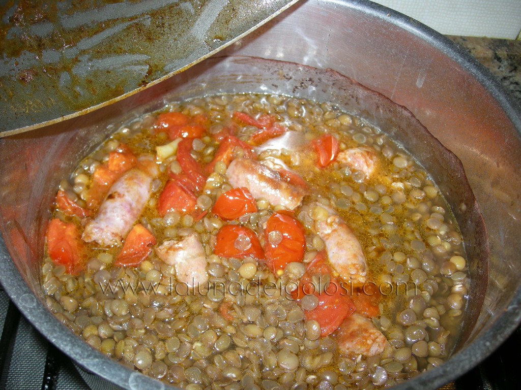 e unisci il tutto alle lenticchie