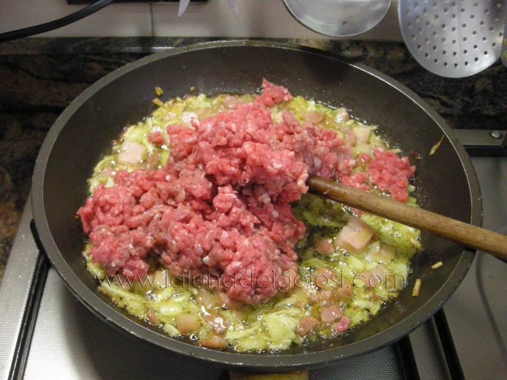 dopo qualche minuto aggiungi la carne