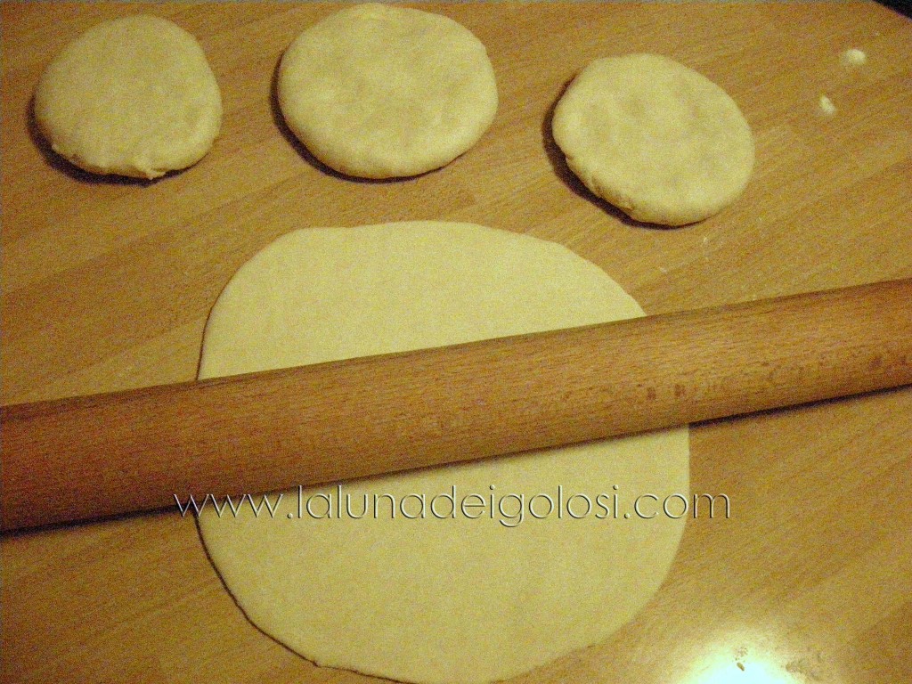 dividi la pasta in quattro parti dividi la pasta in quattro parti