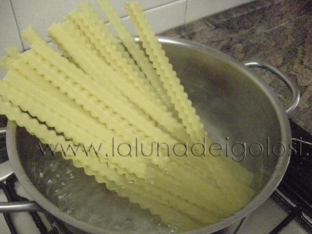 pasta ai funghi:   butta la basta