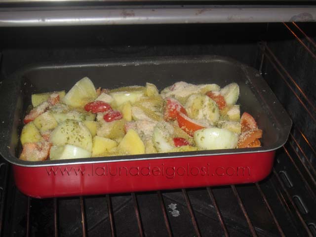 patate e cipolle al forno: inforna a 200°
