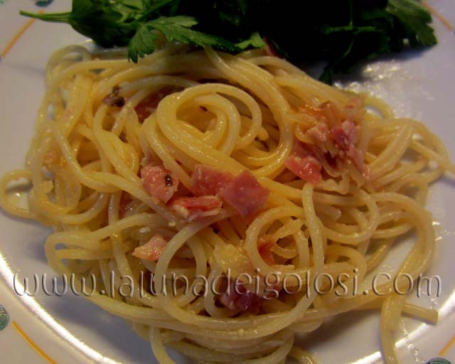 Pasta con cotto e cipolla
