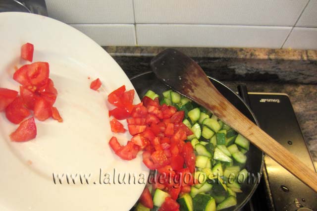 aggiungi i pomodori