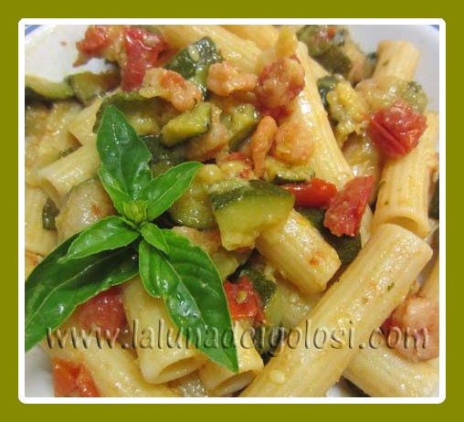 rigatoni zucchine e gamberetti  e ... buom appetito!