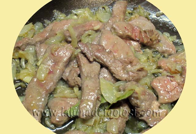 Fegato di vitello alla veneziana  e ... buon appetito!