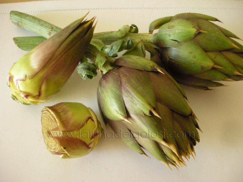 pollo con carciofi: pulisci i carciofi pollo con carciofi: pulisci i carciofi