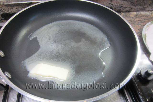 metti in padella 30/ 40 g di burro