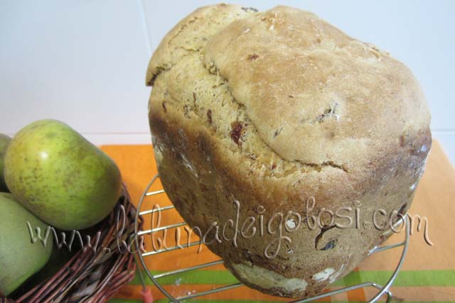 Quando il tuo bel pane con uvetta è fatto, fallo raffreddare