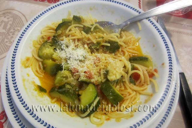 minestra di zucchine con la pasta