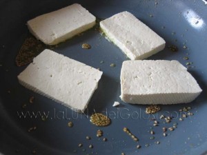 Tofu croccante al sesamo: aggiungi il tofu