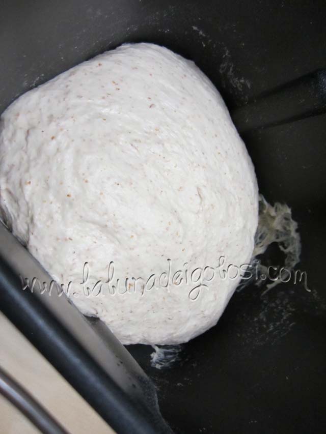 Avvia la macchina usando il programma per solo impasto e lievitazione (dura circa 1 ora e 20 minuti).