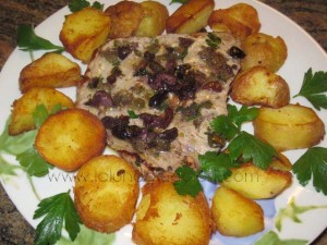 filetto di tonno con corona di patate arrosto
