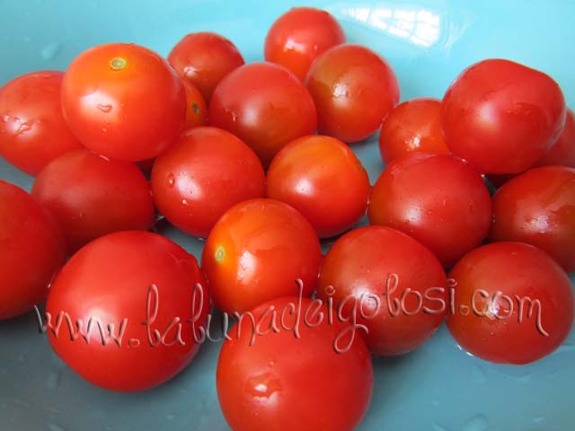LAva e asciuga i pomodori
