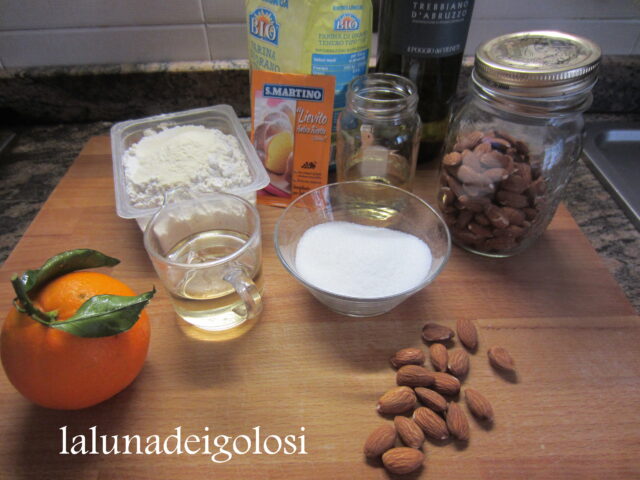ingredienti: vino, olio ,zucchero, farina di grano tenero, semola, lievito. arancia, mandorle